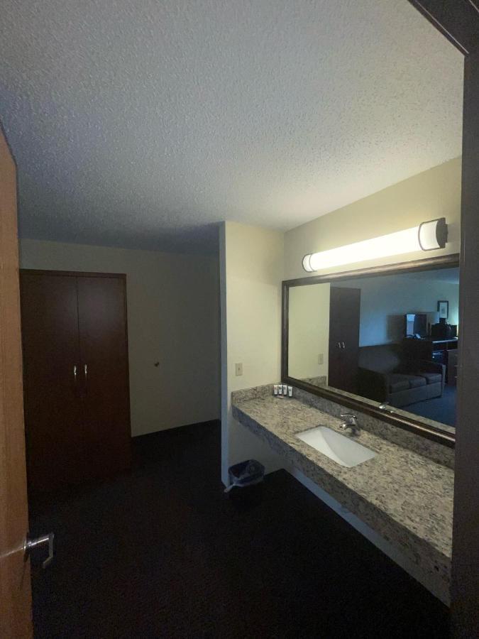 Cobblestone Hotel&Suites - Wisconsin Rapids Esterno foto