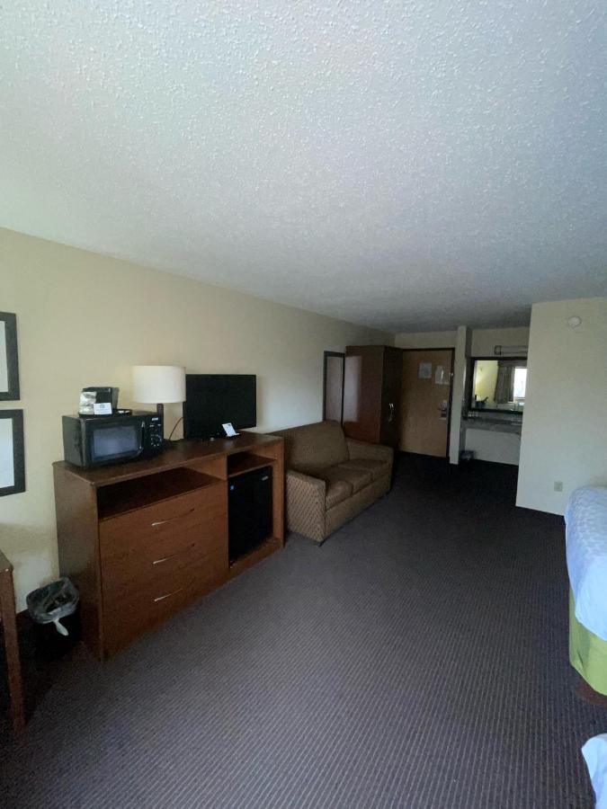 Cobblestone Hotel&Suites - Wisconsin Rapids Esterno foto