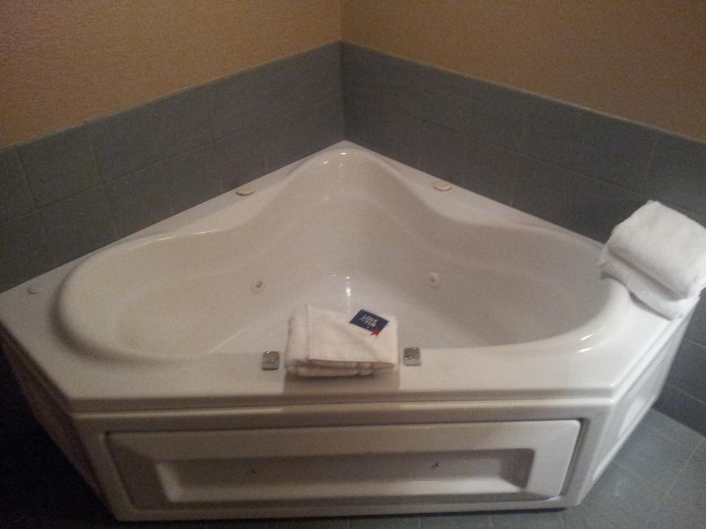 Cobblestone Hotel&Suites - Wisconsin Rapids Esterno foto