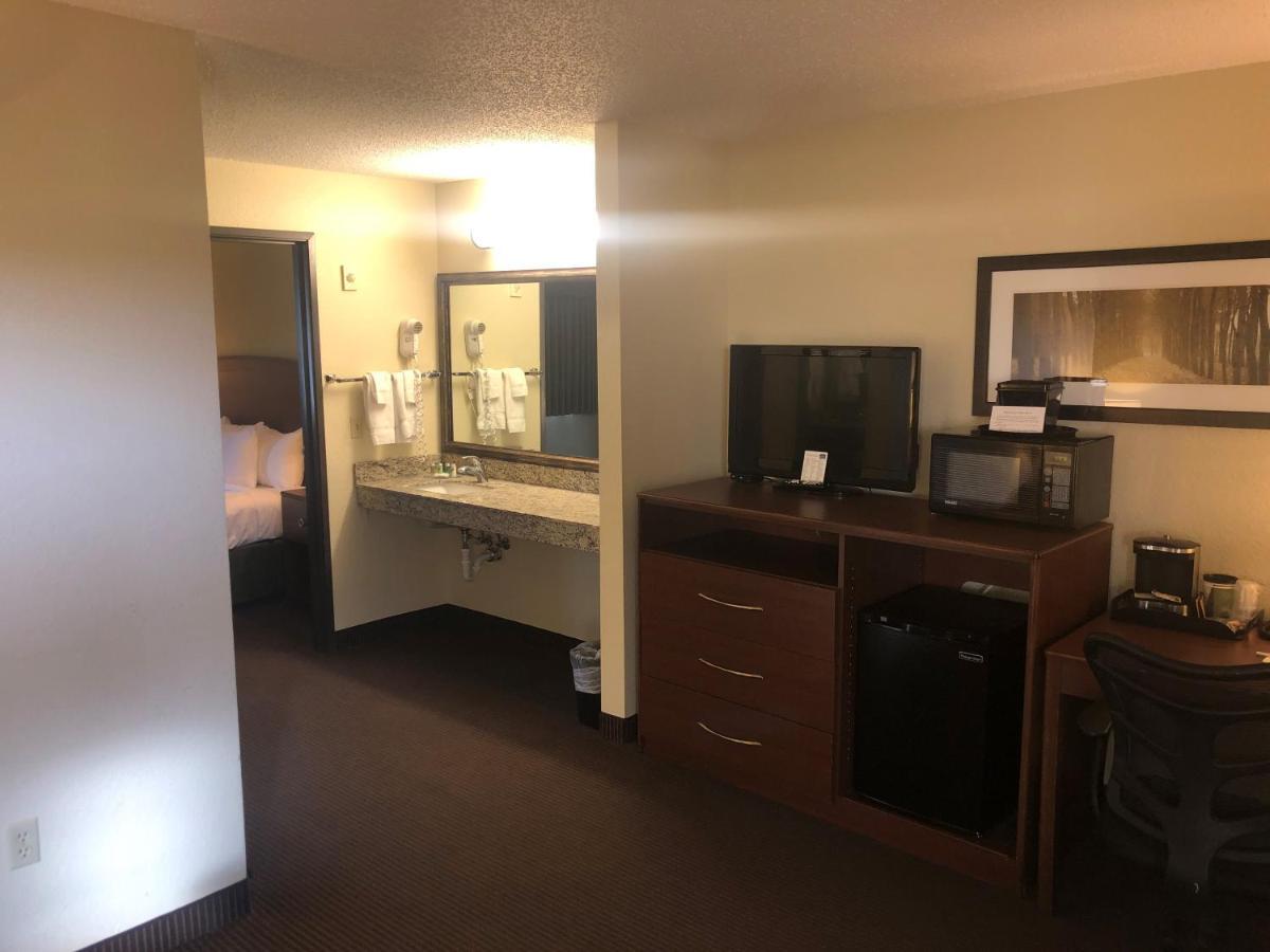 Cobblestone Hotel&Suites - Wisconsin Rapids Esterno foto